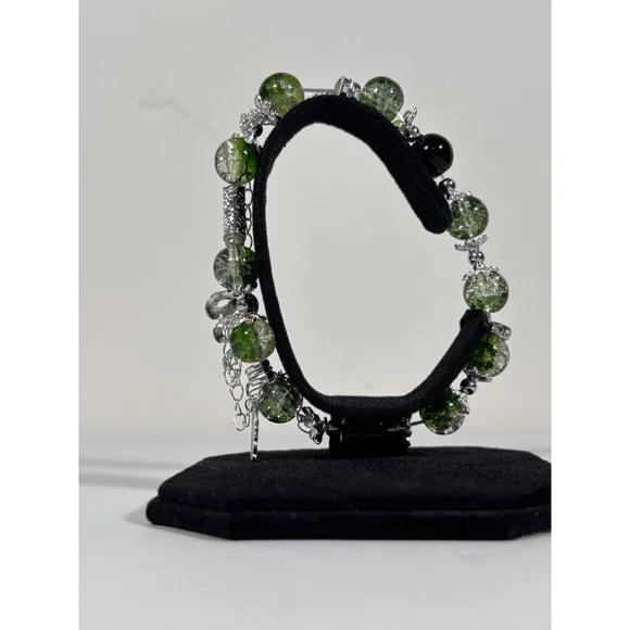 Green Crackle Glass Snake Beaded Charm Bracelet Silver Tone & Stretchy NWT - Picture 3 of 4